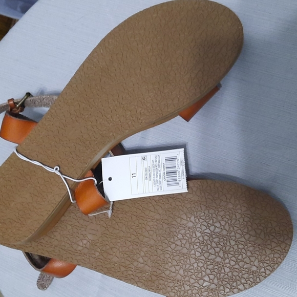 SANDALS - Picture 2 of 2